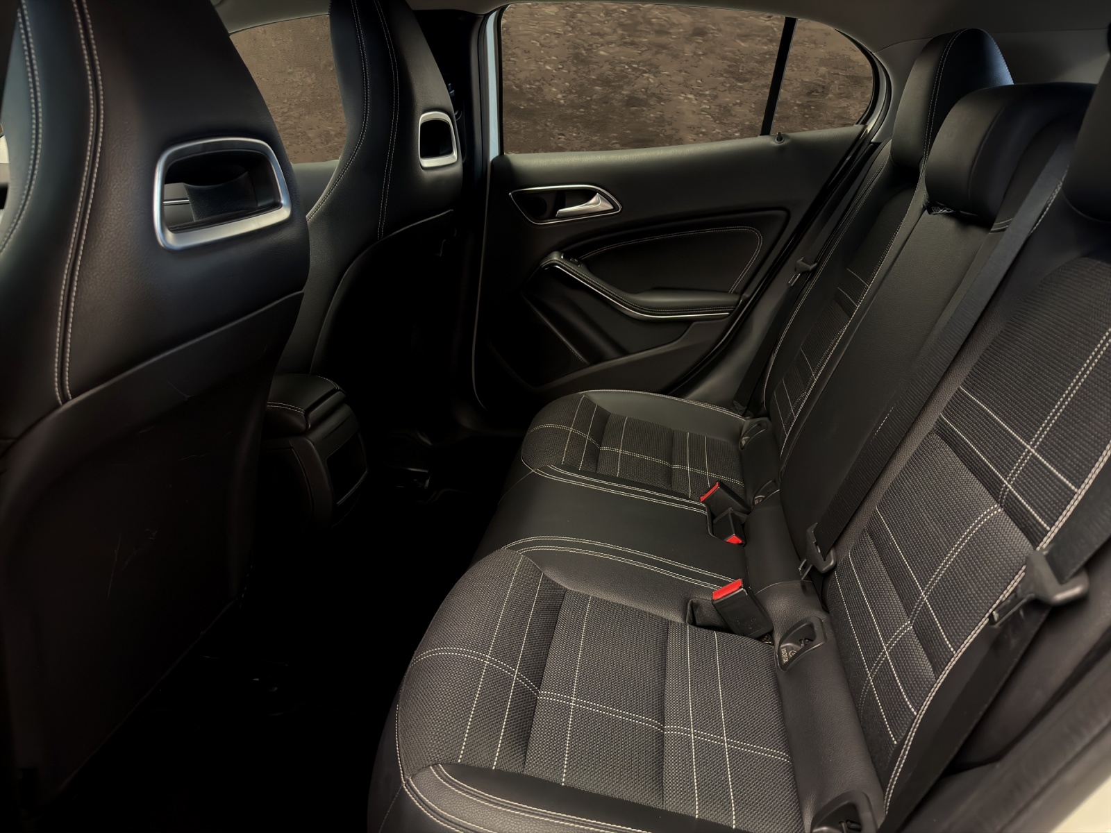 MERCEDES-BENZ GLA 200 Urban-image-14
