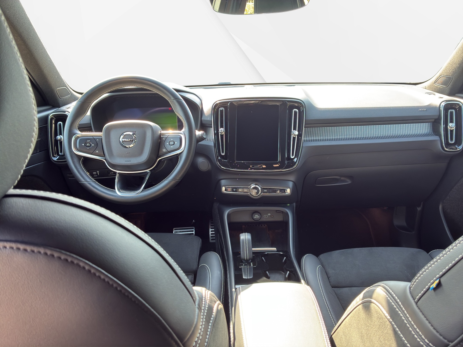 VOLVO XC40 P8 Twin R-Design AWD-image-10