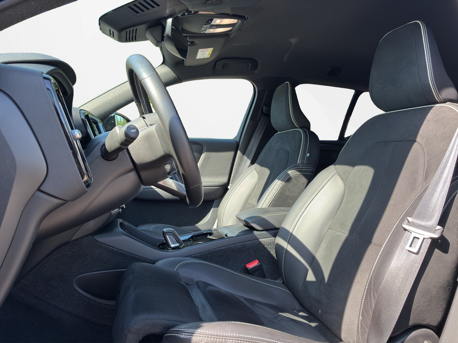 VOLVO XC40 P8 Twin R-Design AWD-image-9
