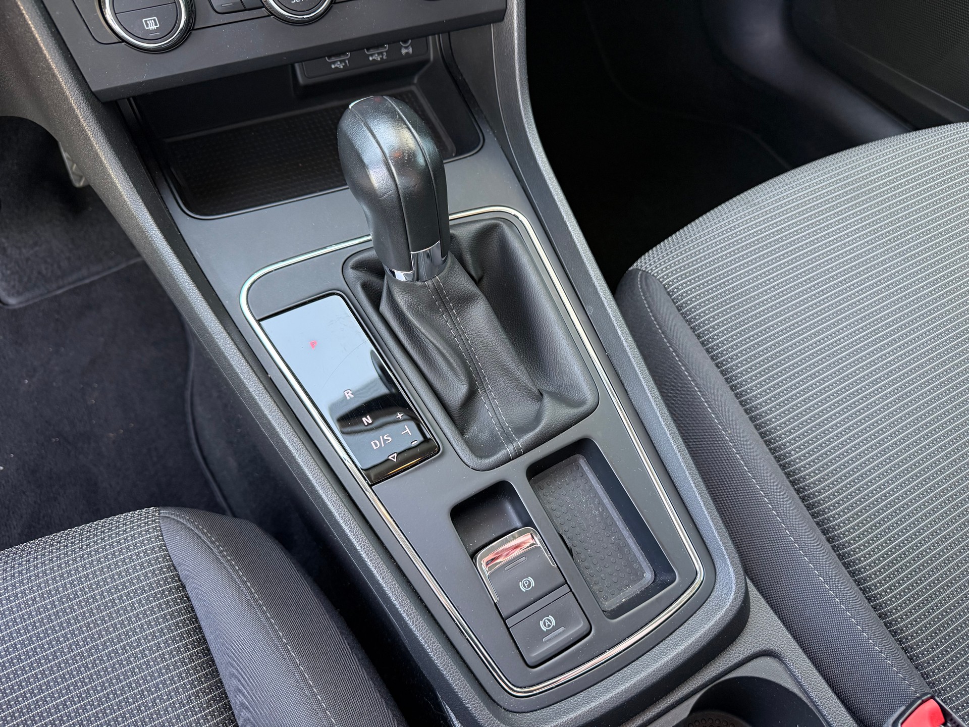 SEAT Leon ST 1.6 TDI CR Style DSG-image-13