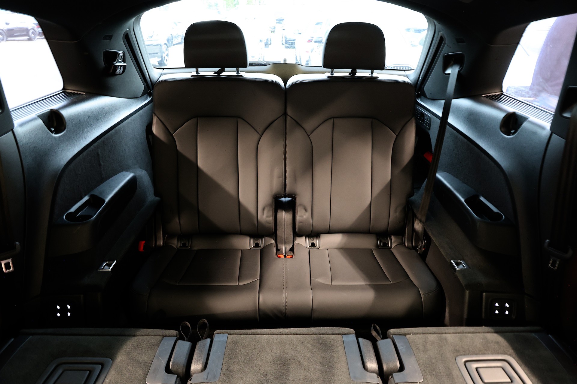 AUDI SQ7 4.0 TDI quattro tiptronic *VOLLAUSSTATTUNG*-image-21