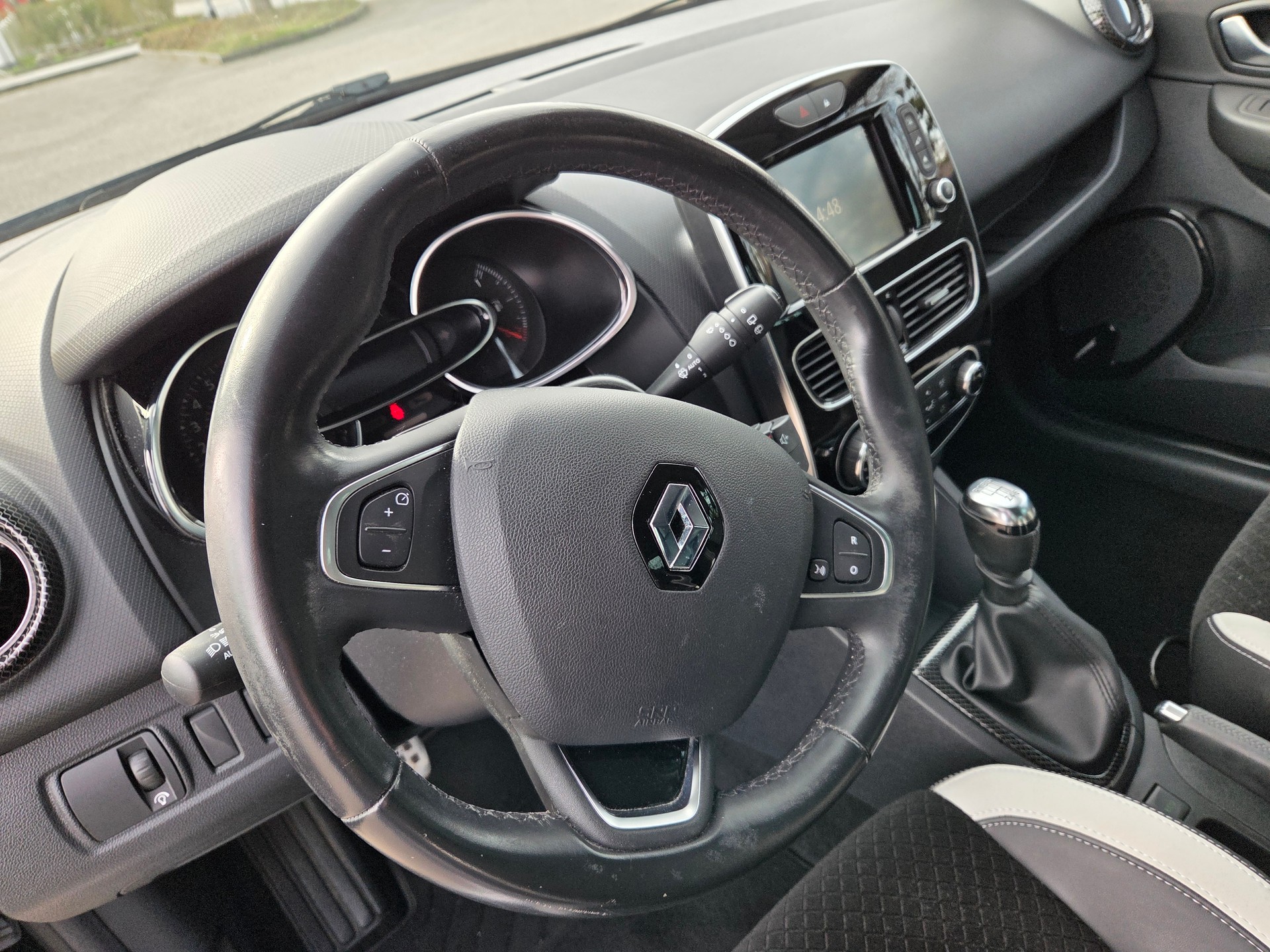 RENAULT 1.2 TCe 120 90th Anniv. S/S-image-8