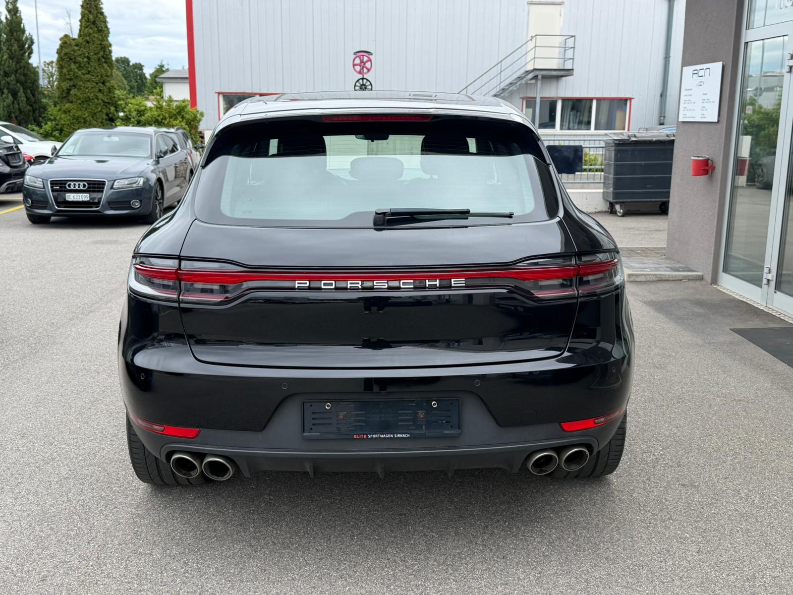 PORSCHE Macan S PDK-showroom-element-3