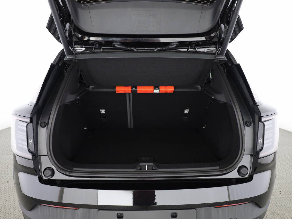 VOLVO EX 30 P5 Plus Swiss Black Edition Extended Range-image-19