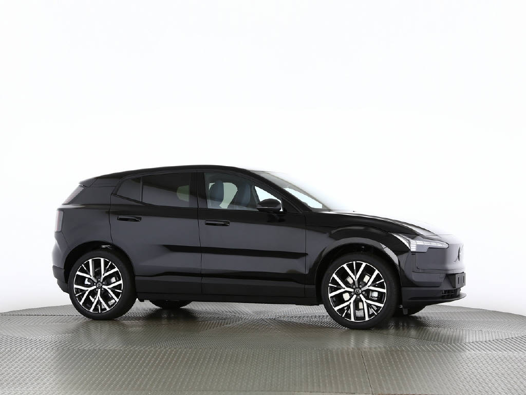 VOLVO EX 30 P5 Plus Swiss Black Edition Extended Range-image-11
