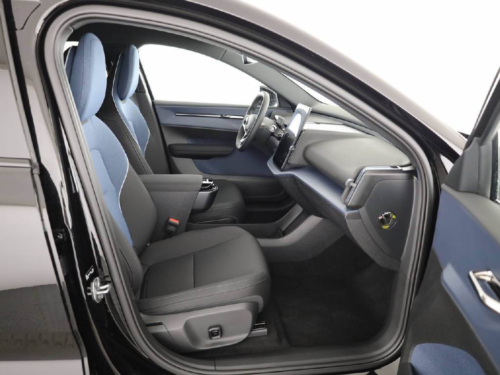 VOLVO EX 30 P5 Plus Swiss Black Edition Extended Range-image-23