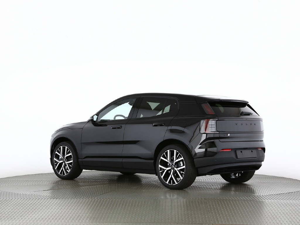 VOLVO EX 30 P5 Plus Swiss Black Edition Extended Range-image-6
