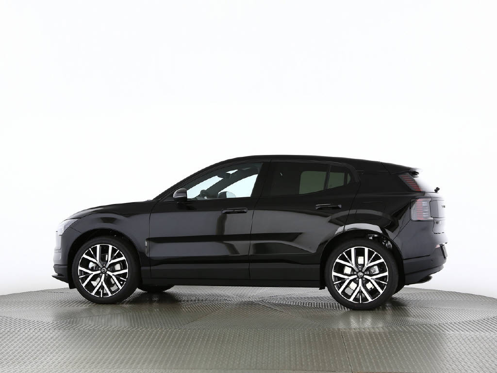 VOLVO EX 30 P5 Plus Swiss Black Edition Extended Range-image-5