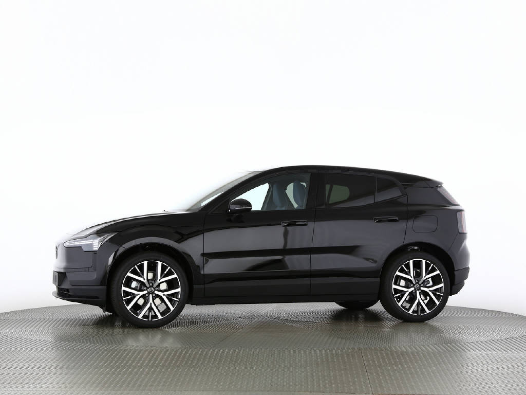VOLVO EX 30 P5 Plus Swiss Black Edition Extended Range-image-4