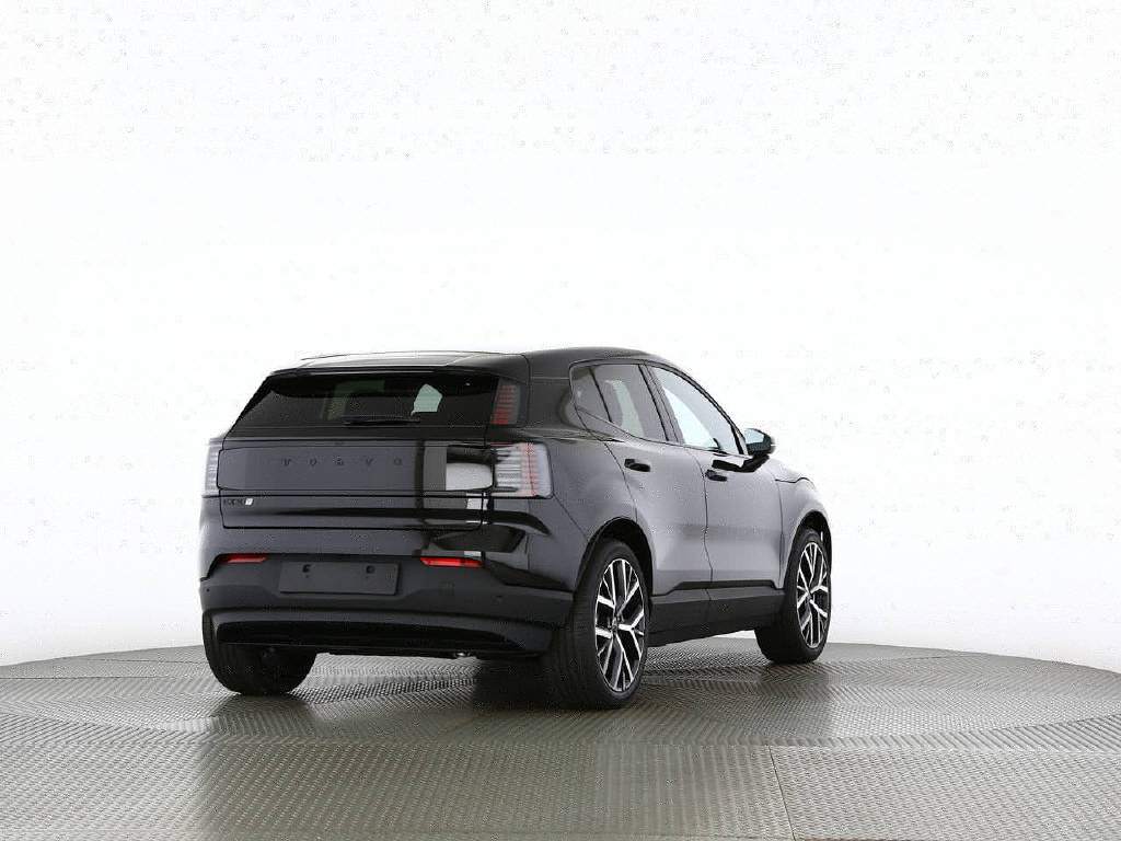 VOLVO EX 30 P5 Plus Swiss Black Edition Extended Range-image-8