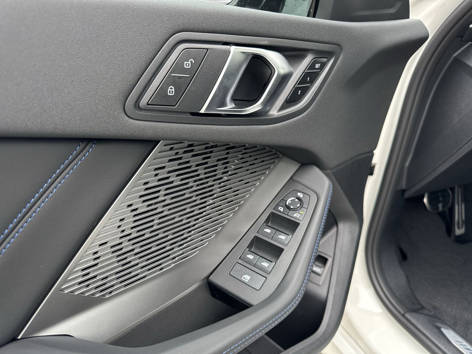 BMW 123 xDrive M Sport Pro Steptronic-image-21