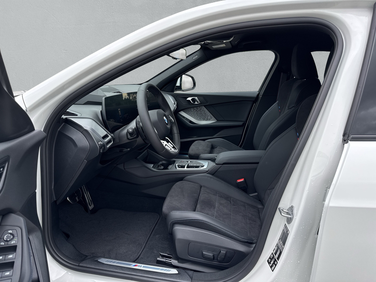 BMW 123 xDrive M Sport Pro Steptronic-image-11
