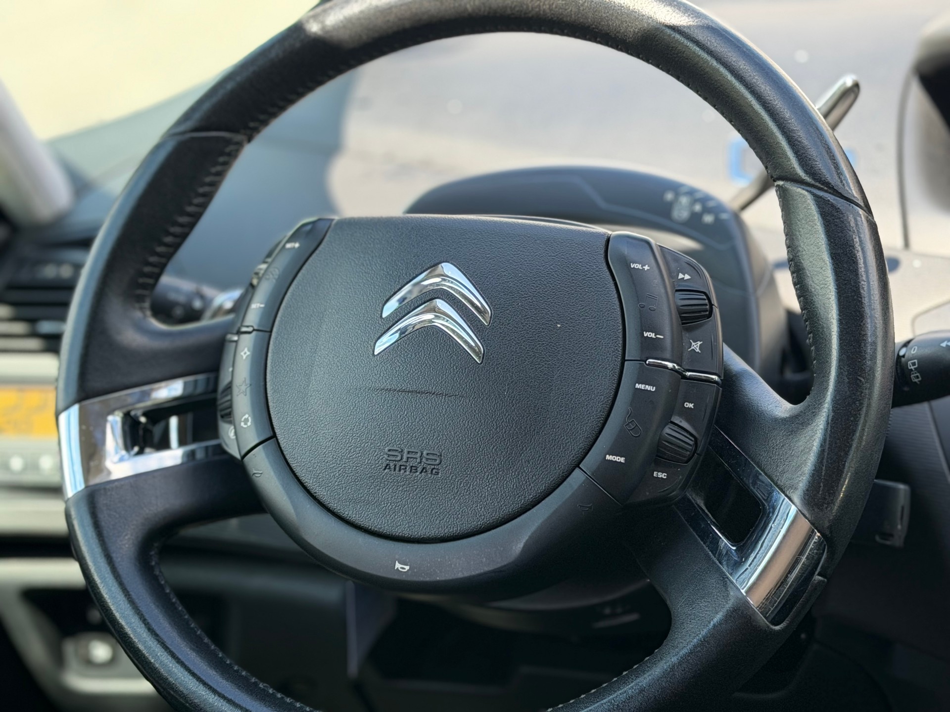 CITROEN C4 Picasso 1.6i 16V THP Swiss Style EGS6-image-8