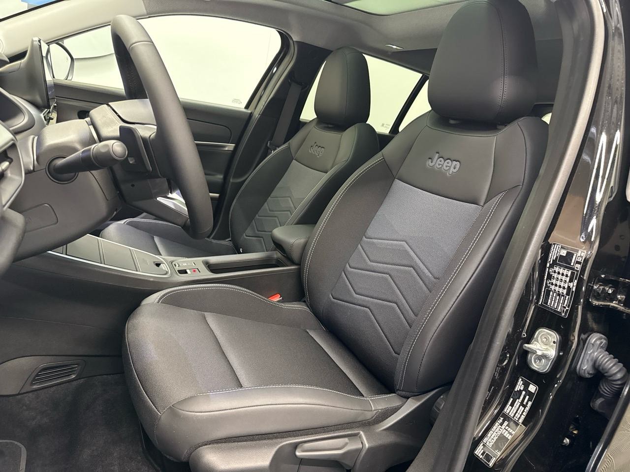 JEEP Avenger 1.2 Turbo MHEV Summit Sky-showroom-element-3