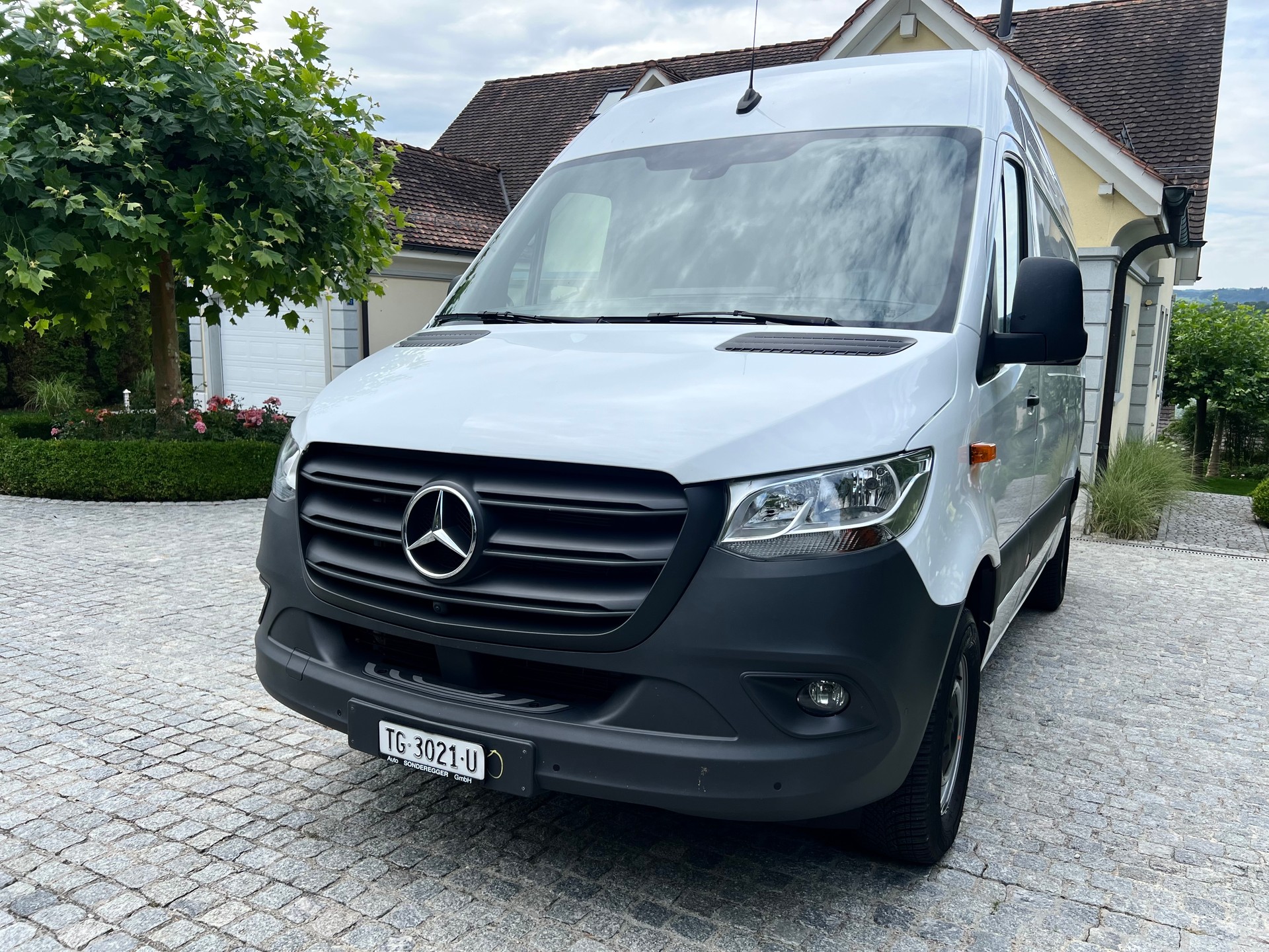 MERCEDES-BENZ Sprinter 317 CDI Standard 9G-TRONIC-showroom-element-1