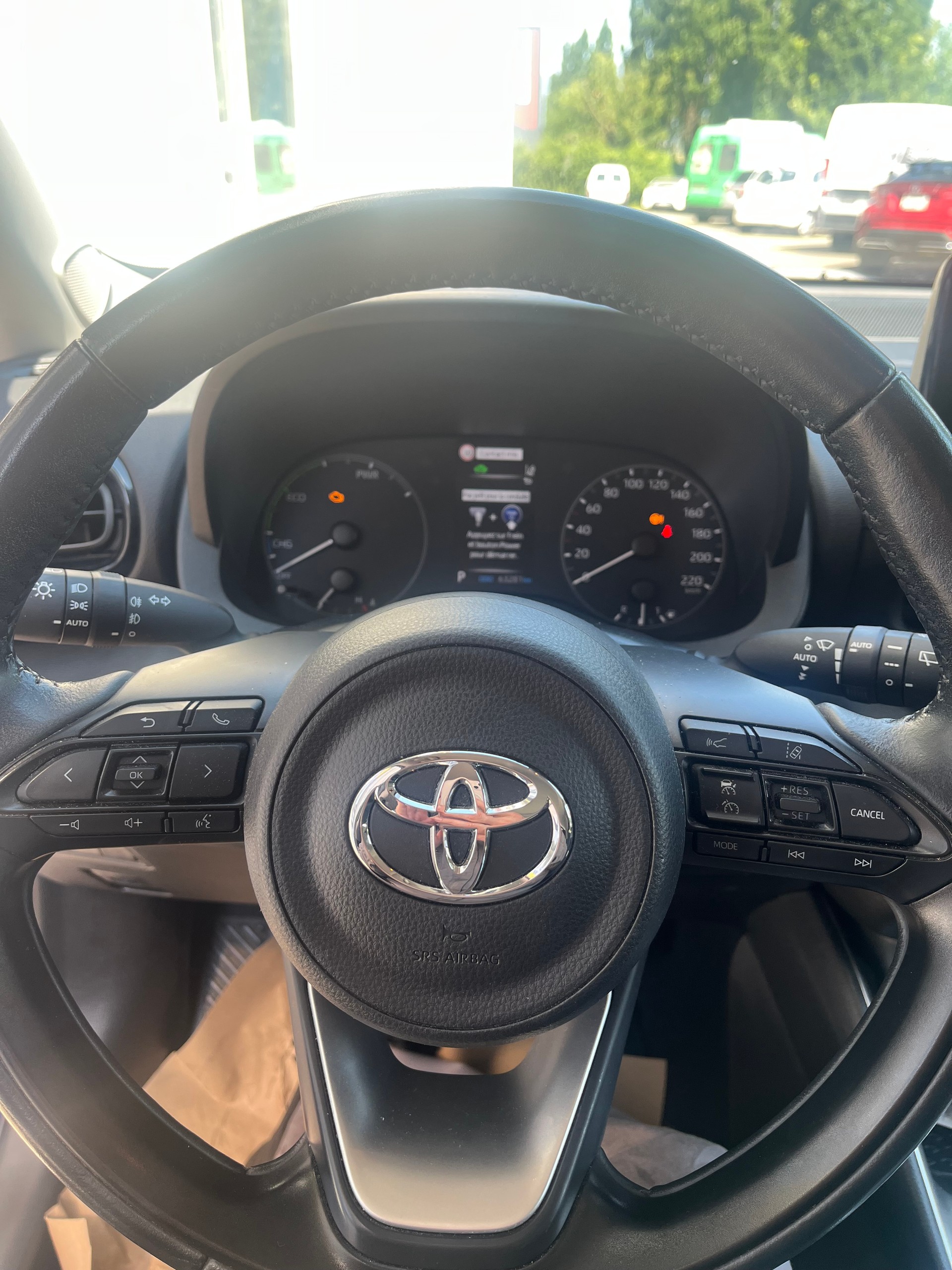 TOYOTA Yaris 1.5 Comfort e-CVT-image-7