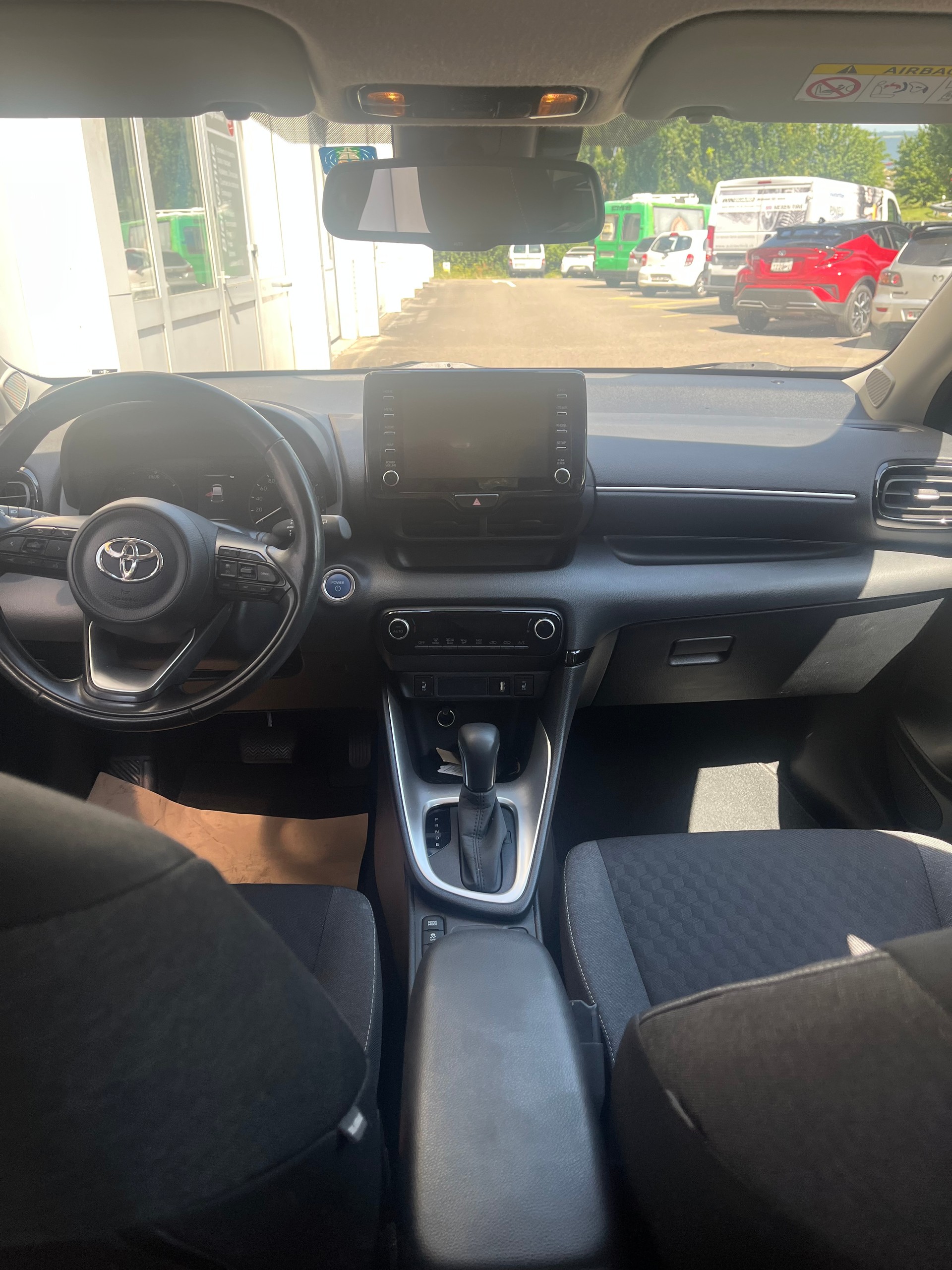 TOYOTA Yaris 1.5 Comfort e-CVT-image-4