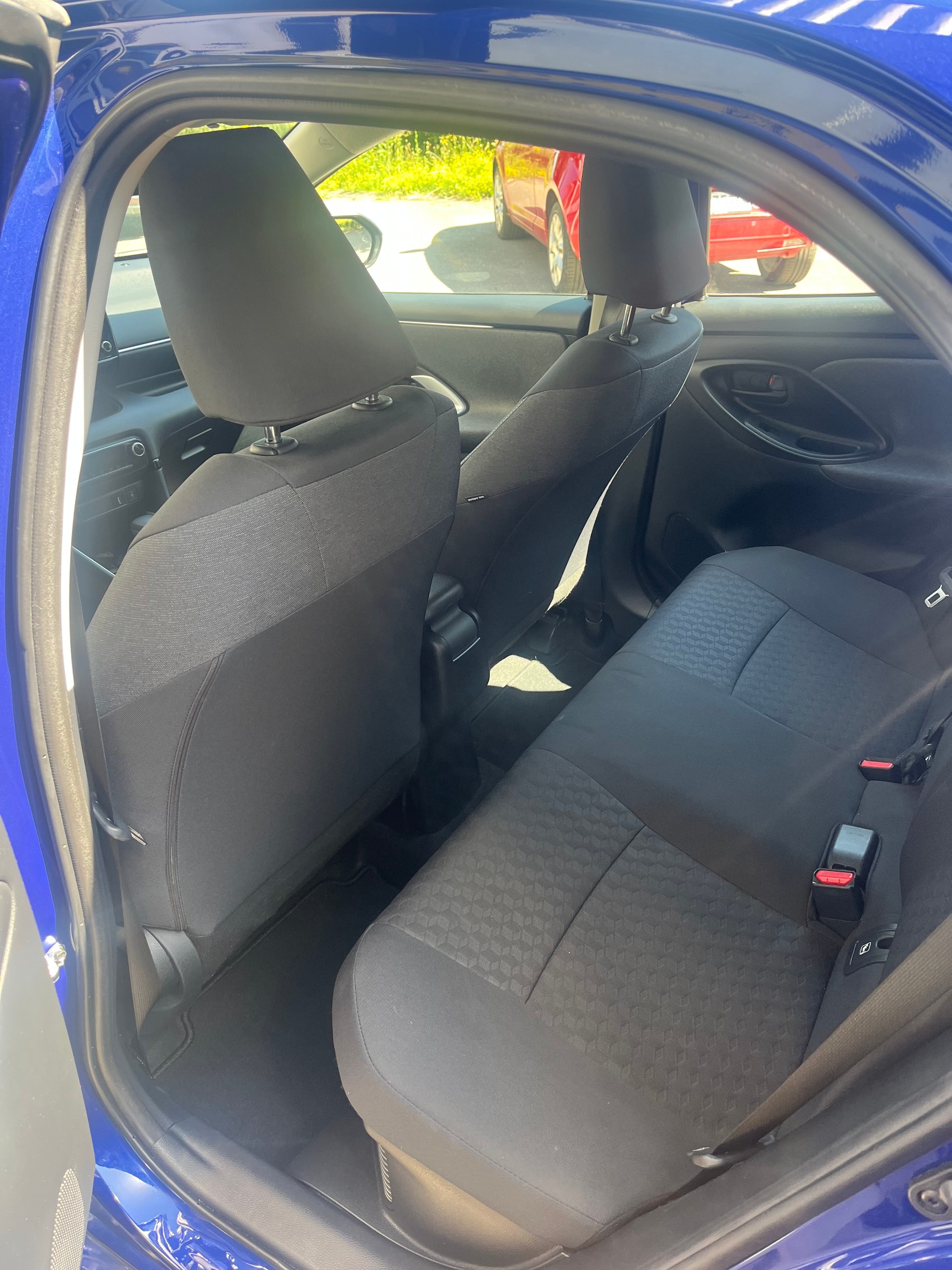 TOYOTA Yaris 1.5 Comfort e-CVT-image-3