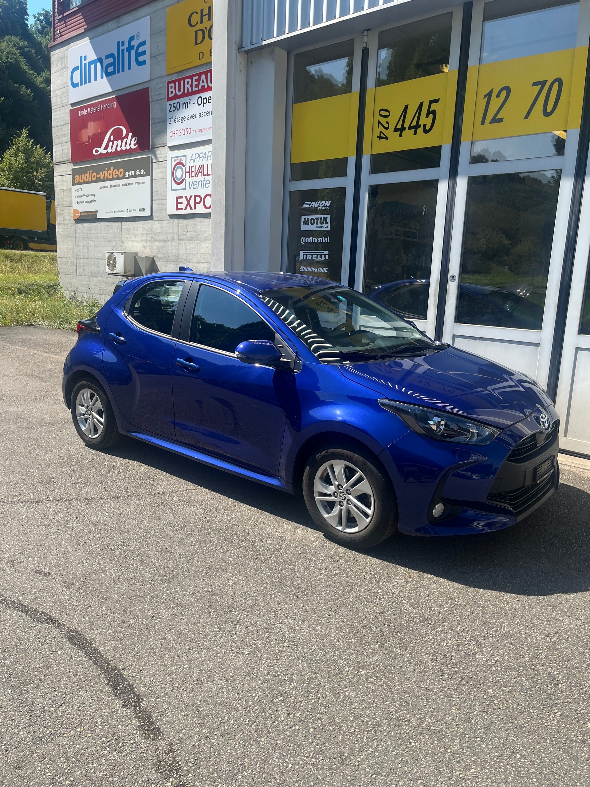 TOYOTA Yaris 1.5 Comfort e-CVT-image-1