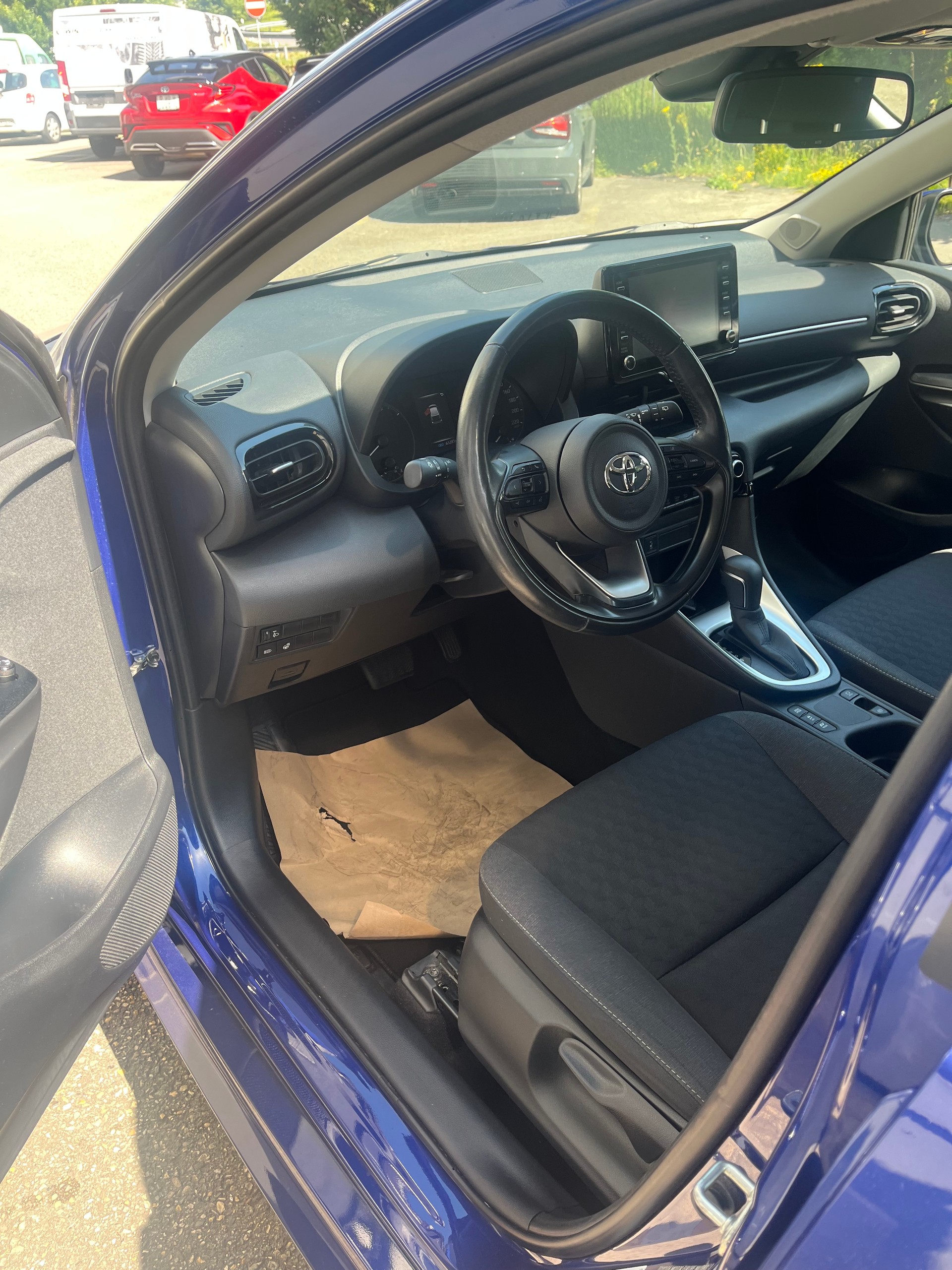 TOYOTA Yaris 1.5 Comfort e-CVT-image-5