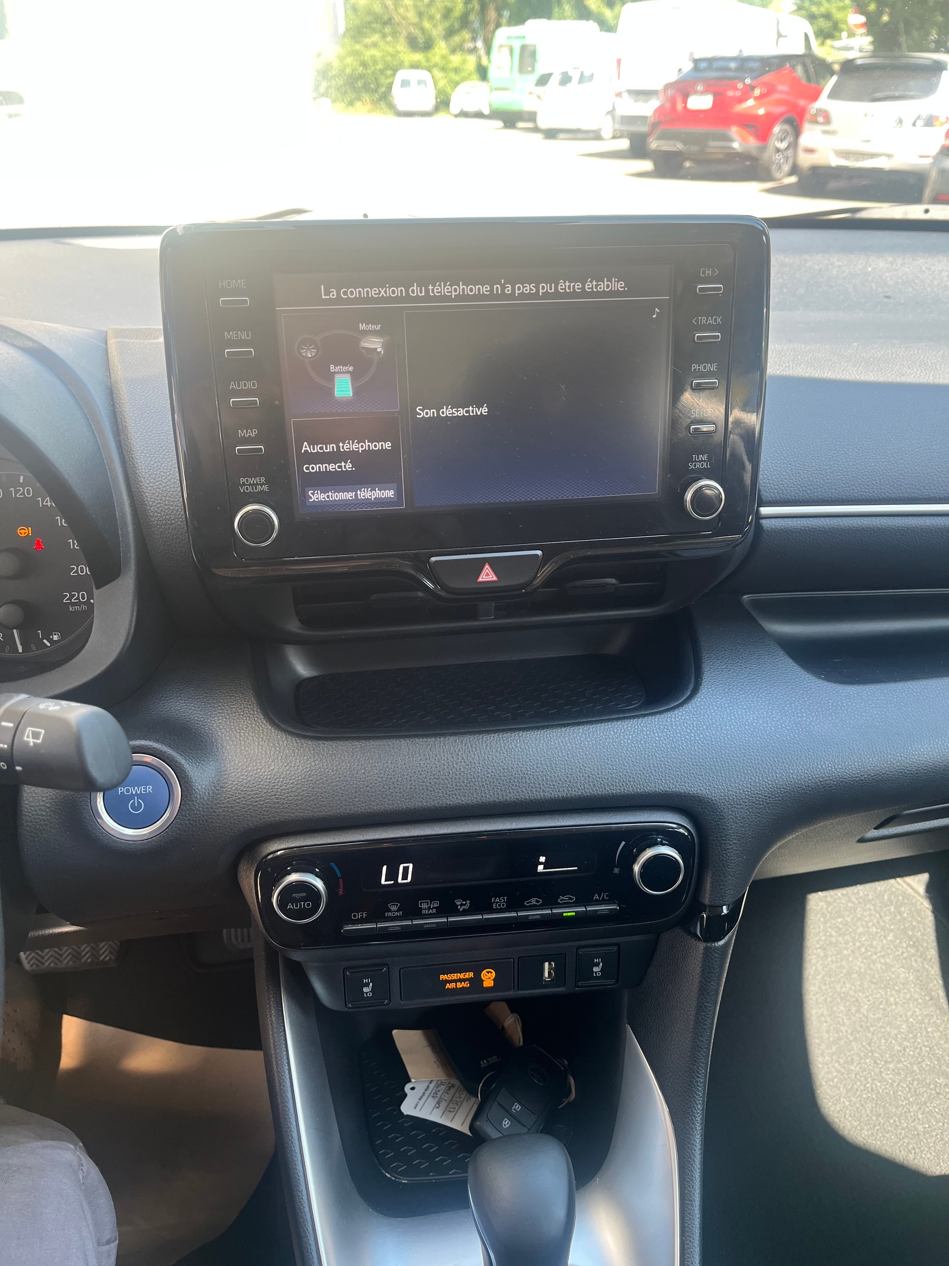 TOYOTA Yaris 1.5 Comfort e-CVT-image-6