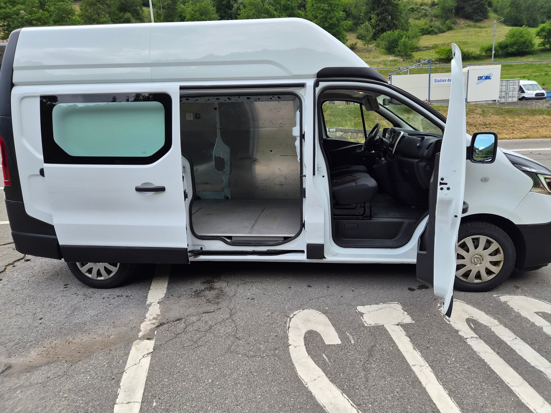 RENAULT Trafic 2.0 ENERGY dCi145 3.0t Business L2H2-image-7