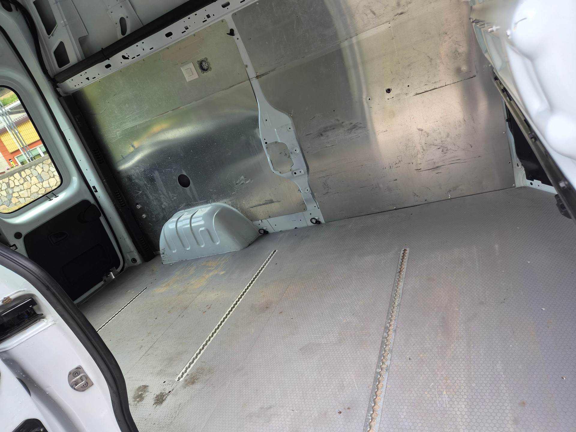 RENAULT Trafic 2.0 ENERGY dCi145 3.0t Business L2H2-image-9