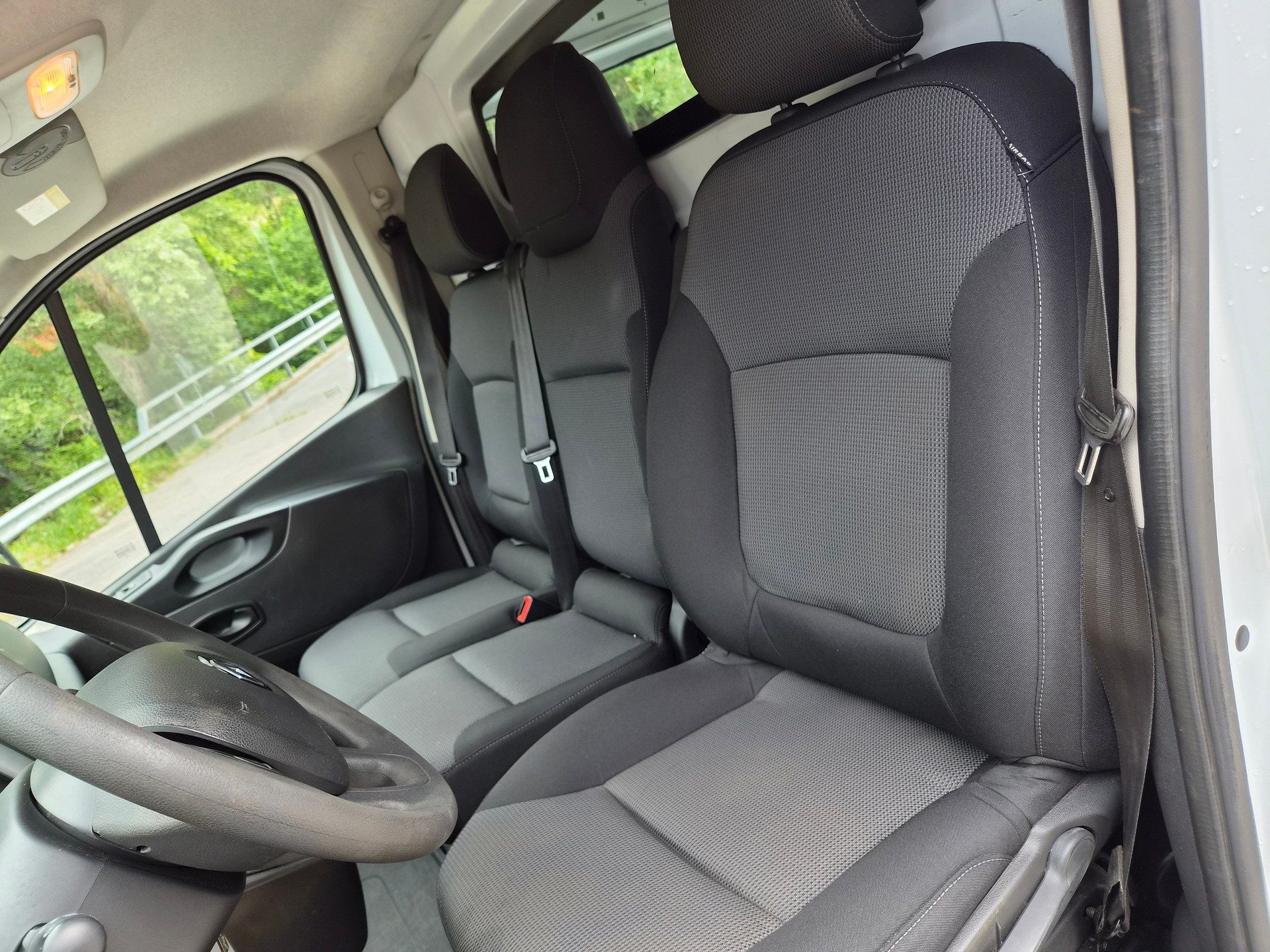 RENAULT Trafic 2.0 ENERGY dCi145 3.0t Business L2H2-image-11