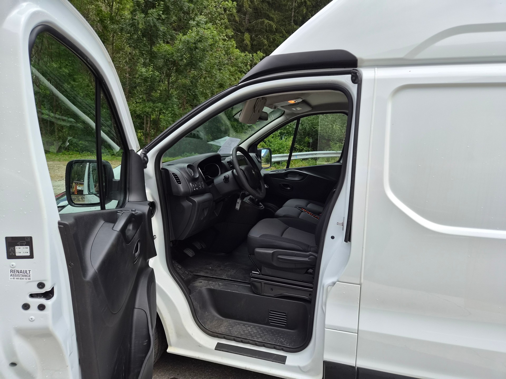 RENAULT Trafic 2.0 ENERGY dCi145 3.0t Business L2H2-image-8