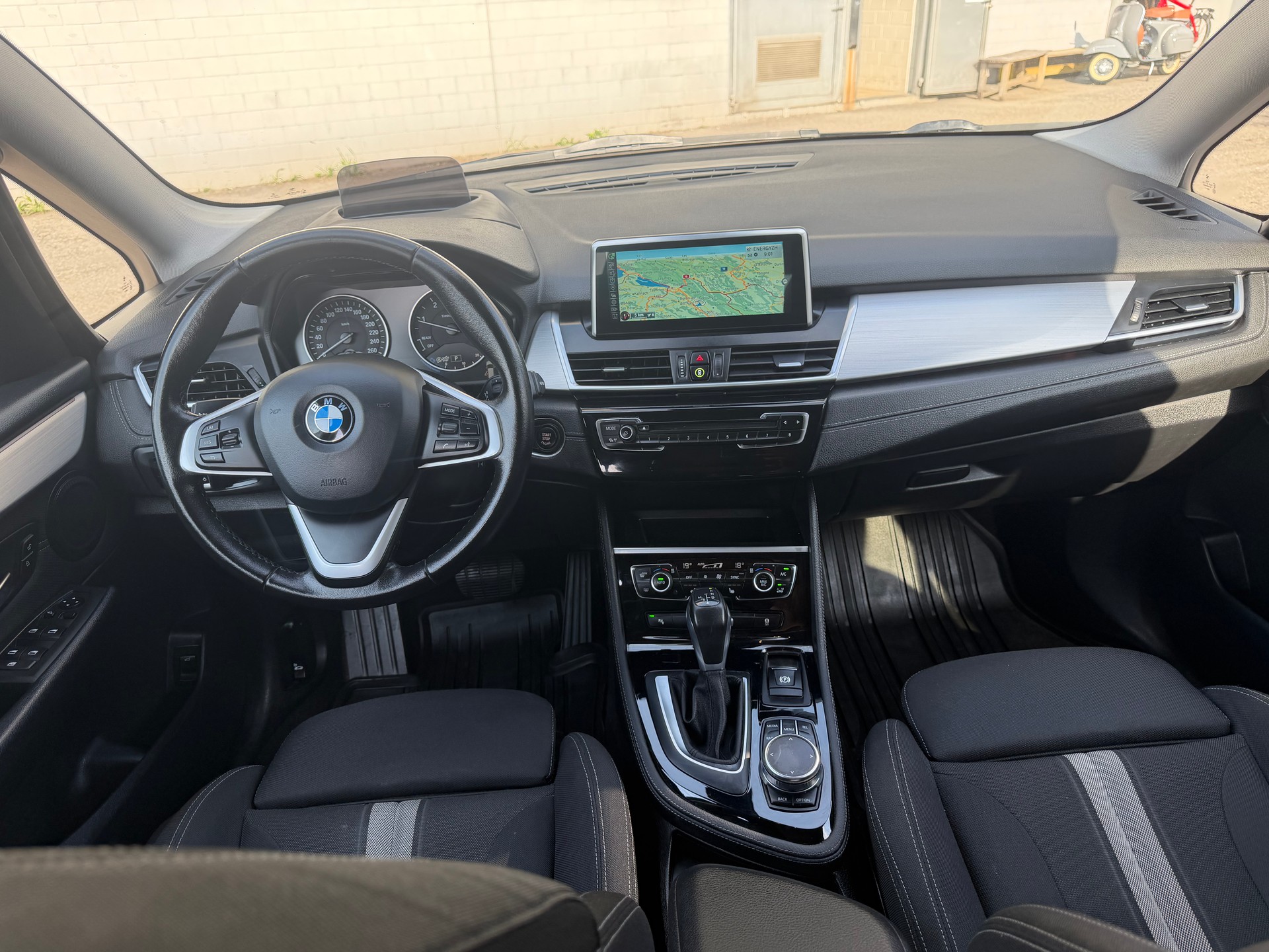 BMW 220d Gran Tourer Steptronic ** Navigation ** Xenon ** Tempomat ** Parksensor H ** Frisch Ab MFK-image-3