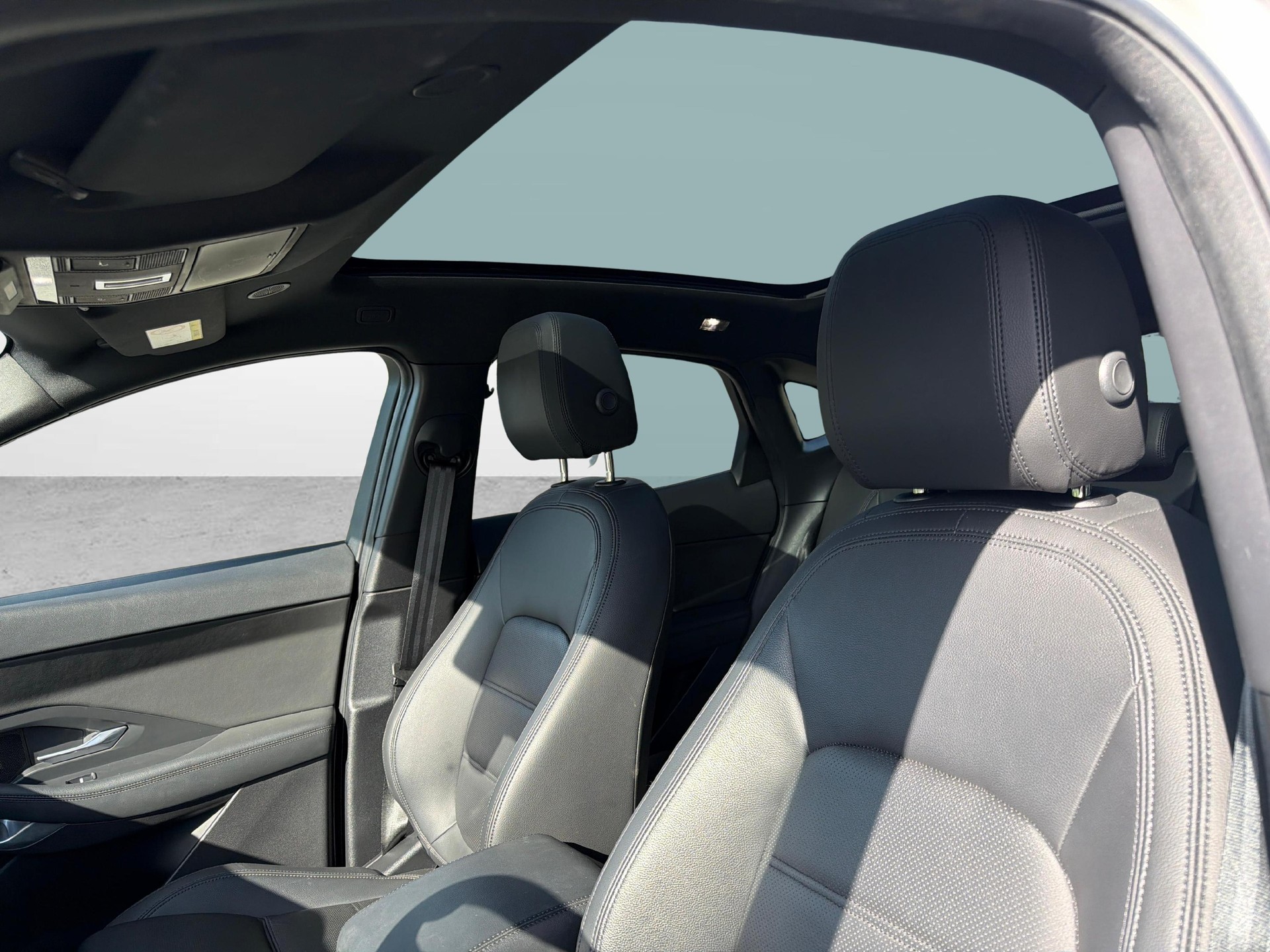 JAGUAR E-Pace 2.0 I4 200 S AWD-showroom-element-3