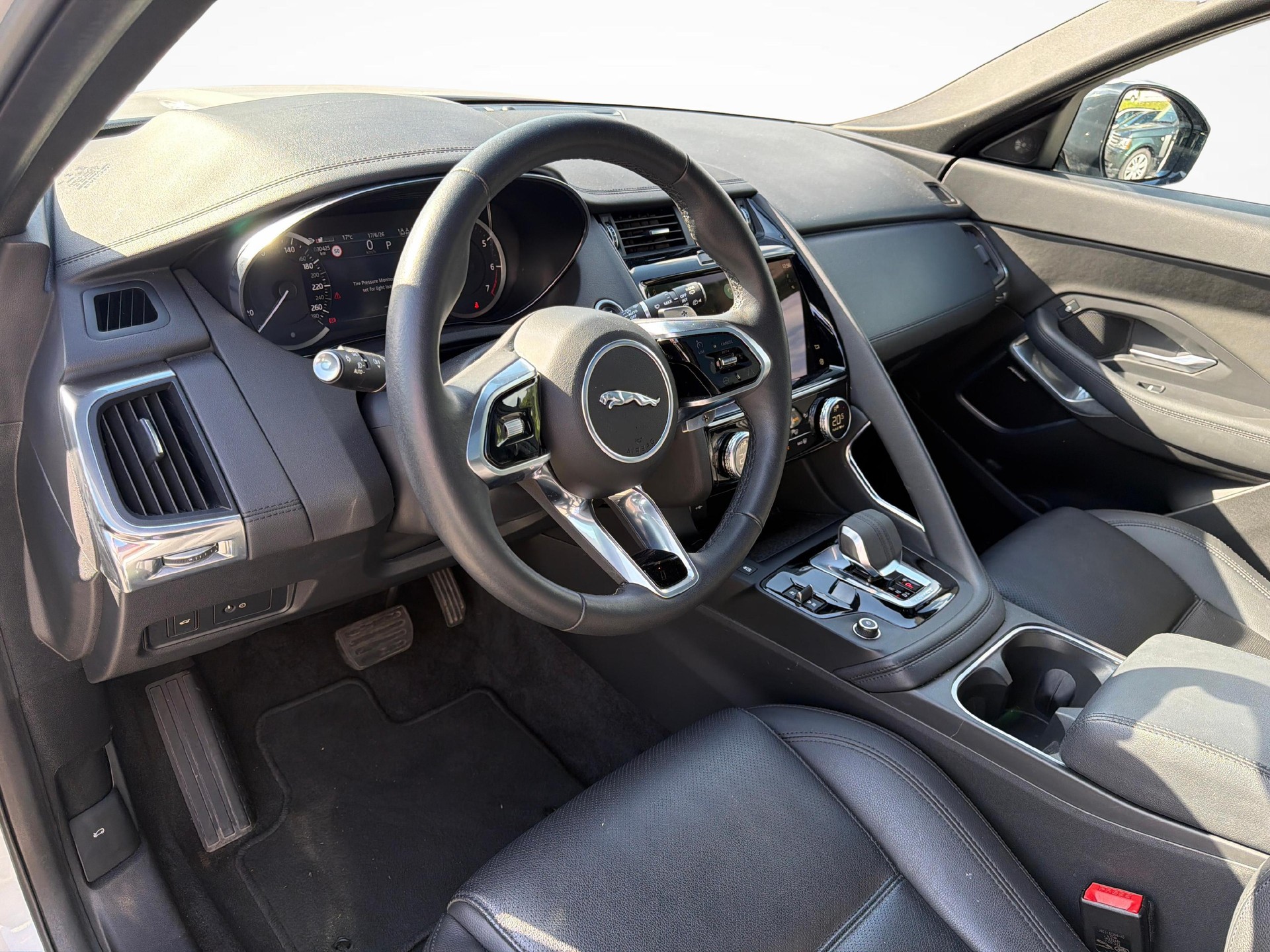 JAGUAR E-Pace 2.0 I4 200 S AWD-showroom-element-2