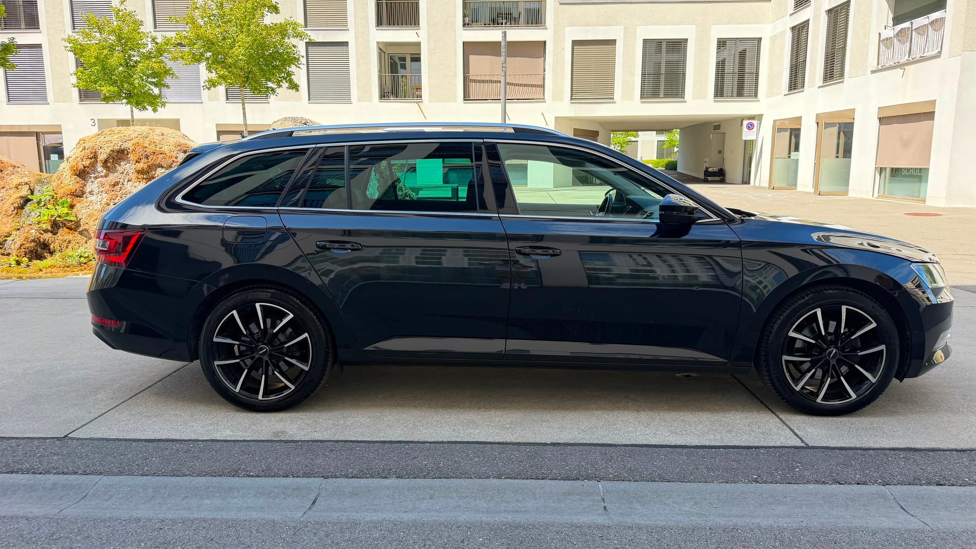SKODA Superb Combi 2.0 TDi Style 4x4 DSG-image-6