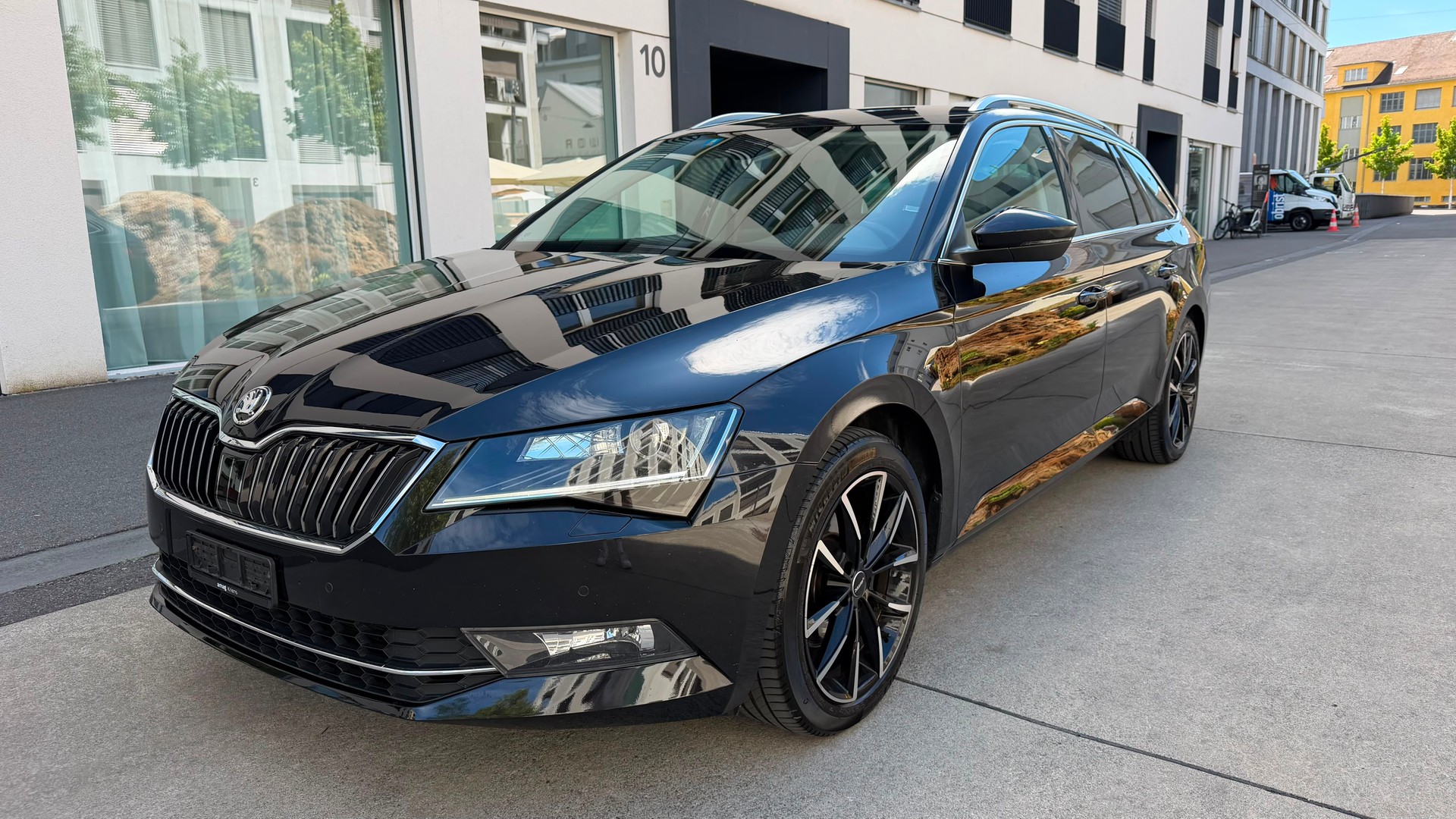 SKODA Superb Combi 2.0 TDi Style 4x4 DSG-showroom-element-2