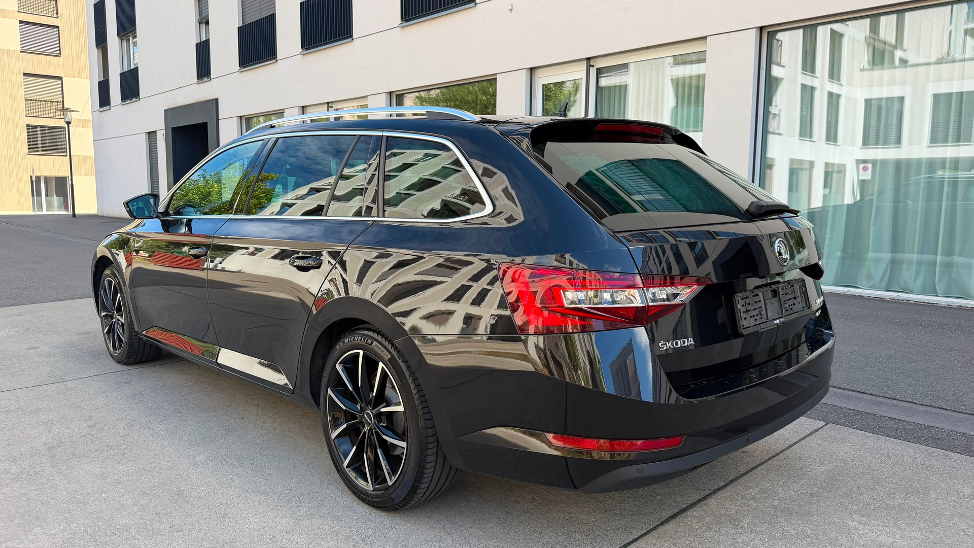 SKODA Superb Combi 2.0 TDi Style 4x4 DSG-showroom-element-3