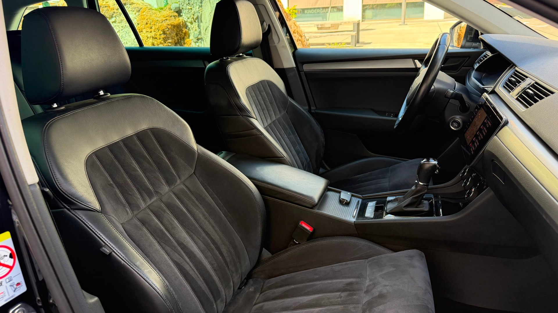 SKODA Superb Combi 2.0 TDi Style 4x4 DSG-image-13