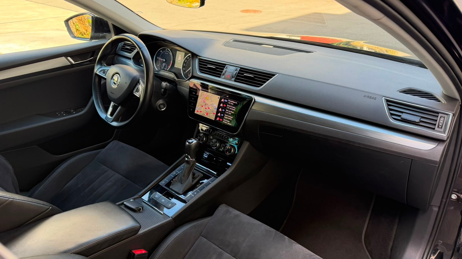 SKODA Superb Combi 2.0 TDi Style 4x4 DSG-image-10