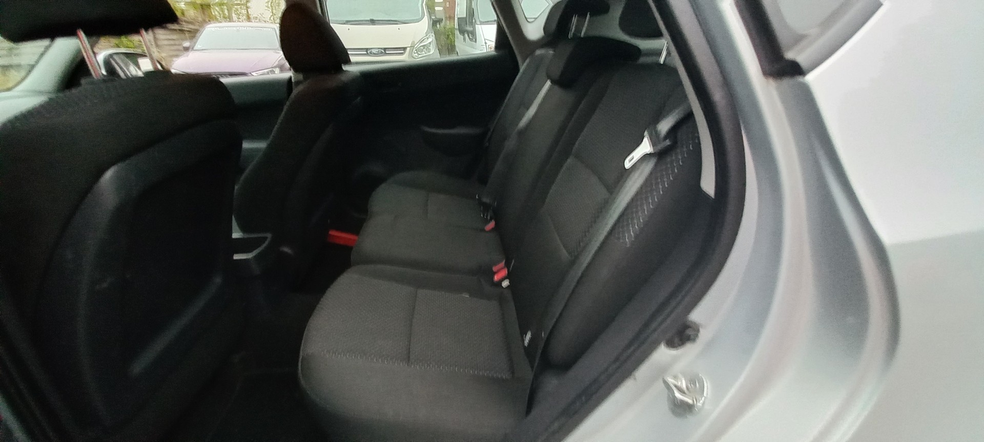HYUNDAI i30 1.4 Comfort-image-9