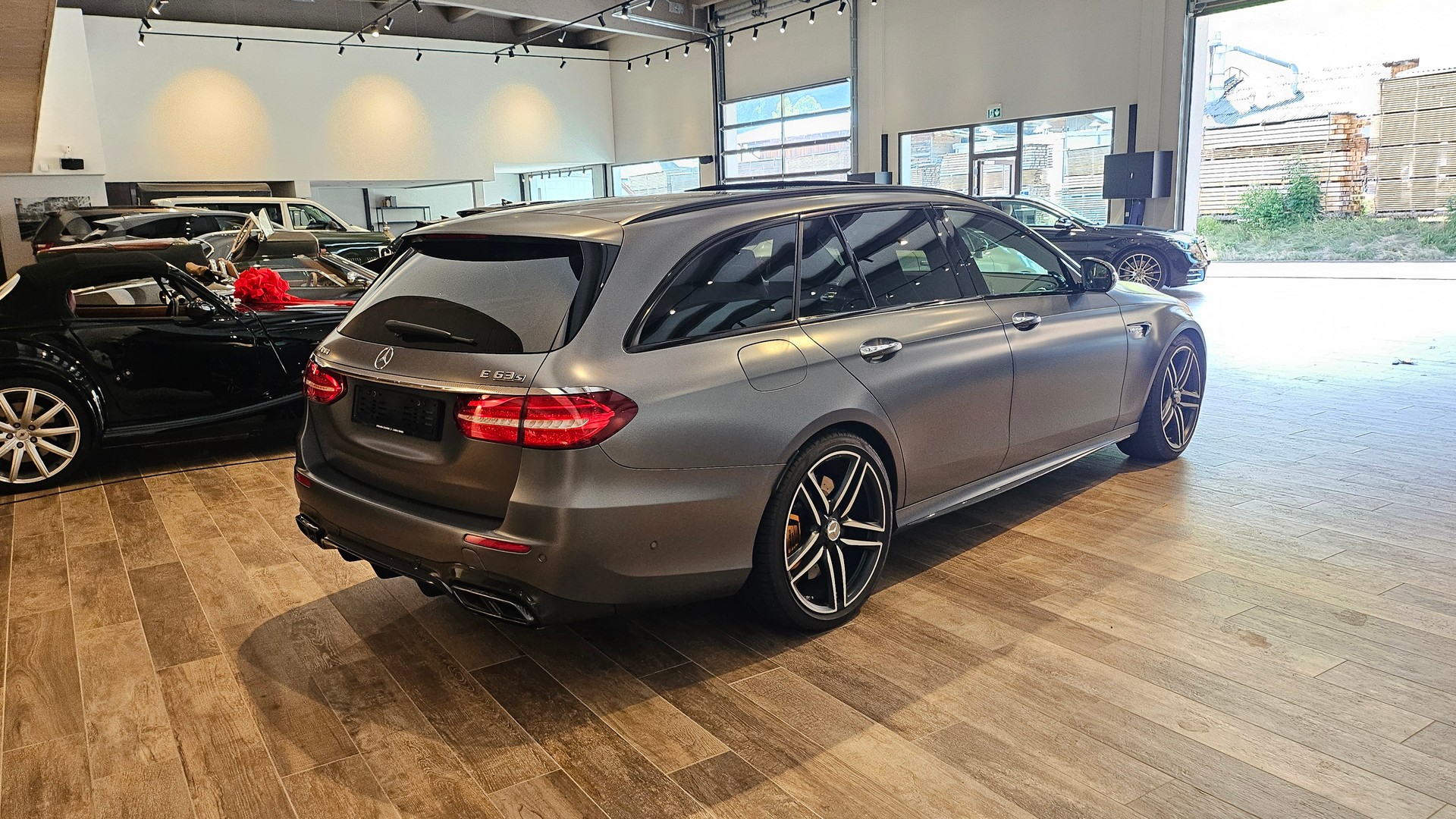MERCEDES-BENZ E 63 AMG S 4 Matic 9G-Tronic, 612 PS selenitgrau, Top Ausstattung AMG Performance-Abgasanlage-image-8