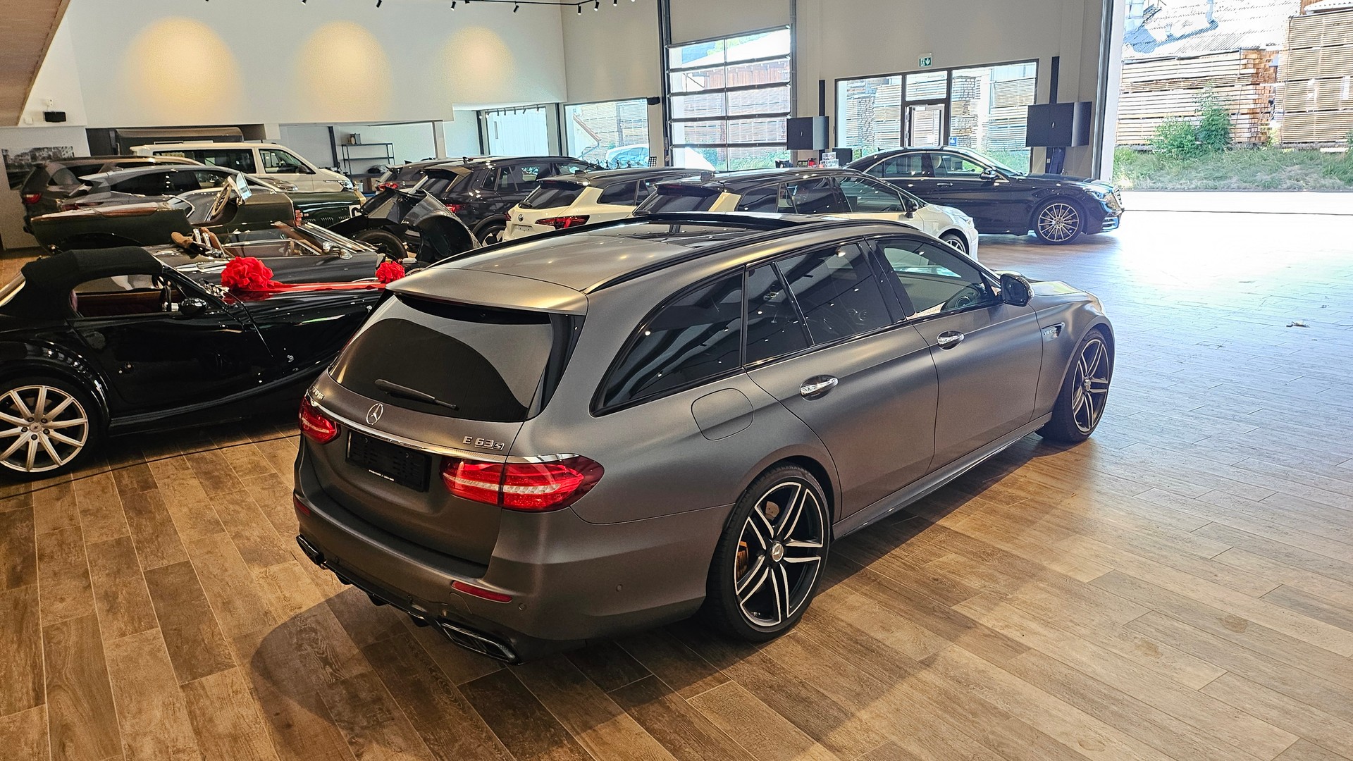 MERCEDES-BENZ E 63 AMG S 4 Matic 9G-Tronic, 612 PS selenitgrau, Top Ausstattung AMG Performance-Abgasanlage-image-9
