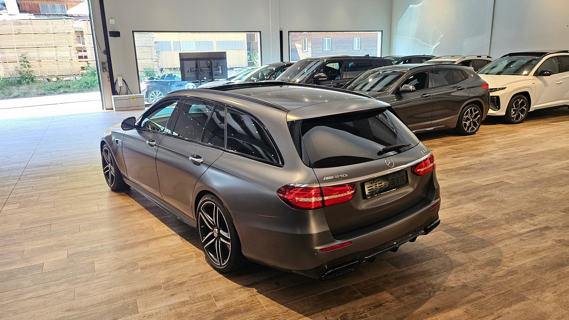 MERCEDES-BENZ E 63 AMG S 4 Matic 9G-Tronic, 612 PS selenitgrau, Top Ausstattung AMG Performance-Abgasanlage-image-13