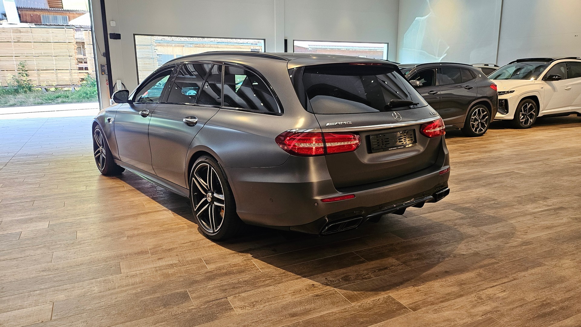 MERCEDES-BENZ E 63 AMG S 4 Matic 9G-Tronic, 612 PS selenitgrau, Top Ausstattung AMG Performance-Abgasanlage-image-12