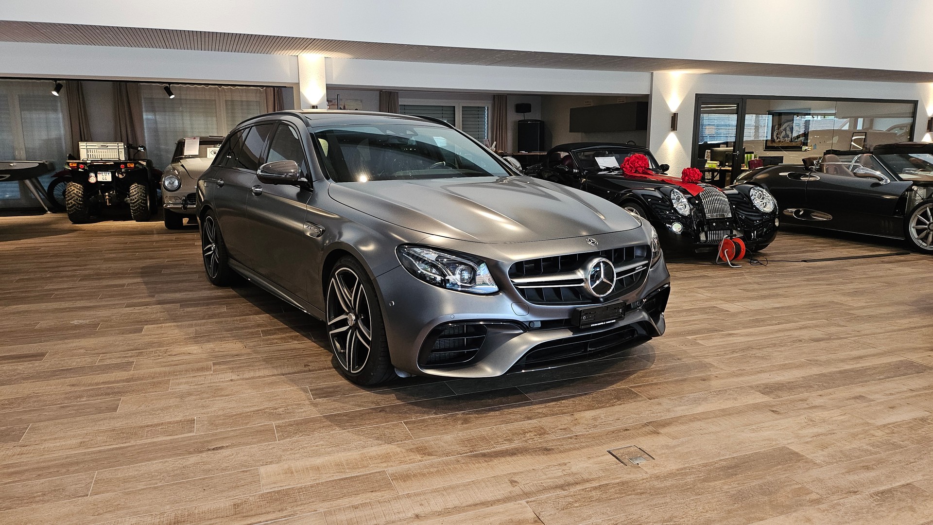 MERCEDES-BENZ E 63 AMG S 4 Matic 9G-Tronic, 612 PS selenitgrau, Top Ausstattung AMG Performance-Abgasanlage-image-4