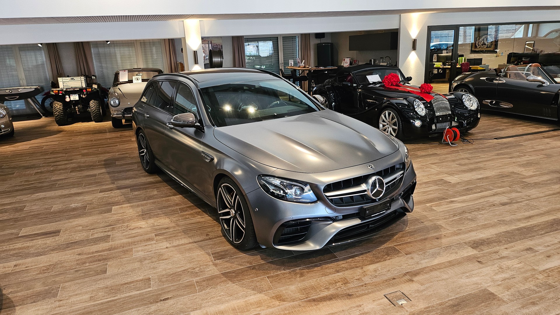 MERCEDES-BENZ E 63 AMG S 4 Matic 9G-Tronic, 612 PS selenitgrau, Top Ausstattung AMG Performance-Abgasanlage-image-5
