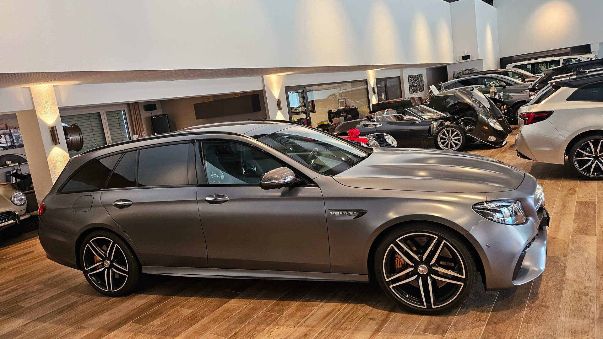 MERCEDES-BENZ E 63 AMG S 4 Matic 9G-Tronic, 612 PS selenitgrau, Top Ausstattung AMG Performance-Abgasanlage-image-6