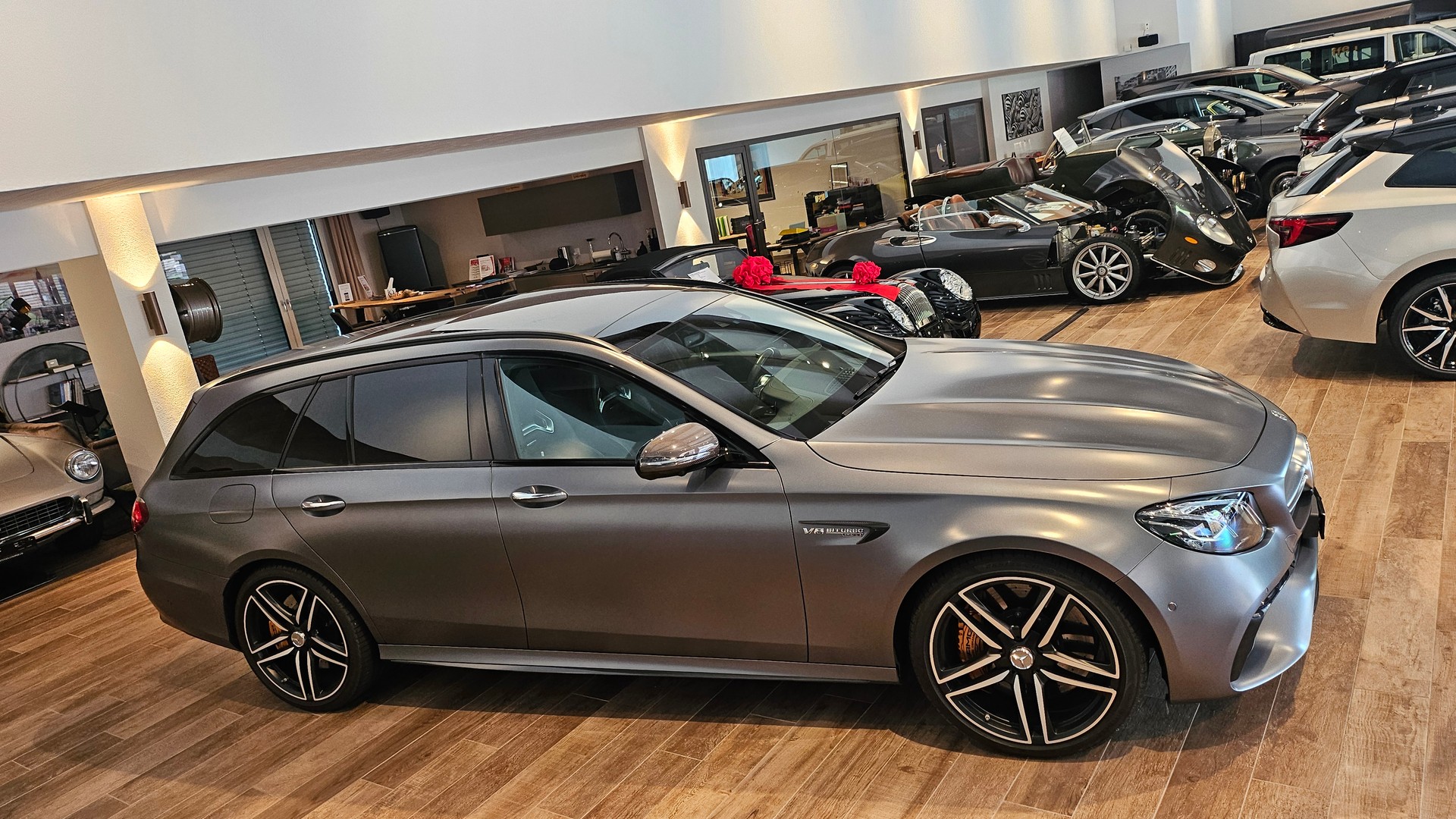 MERCEDES-BENZ E 63 AMG S 4 Matic 9G-Tronic, 612 PS selenitgrau, Top Ausstattung AMG Performance-Abgasanlage-image-7