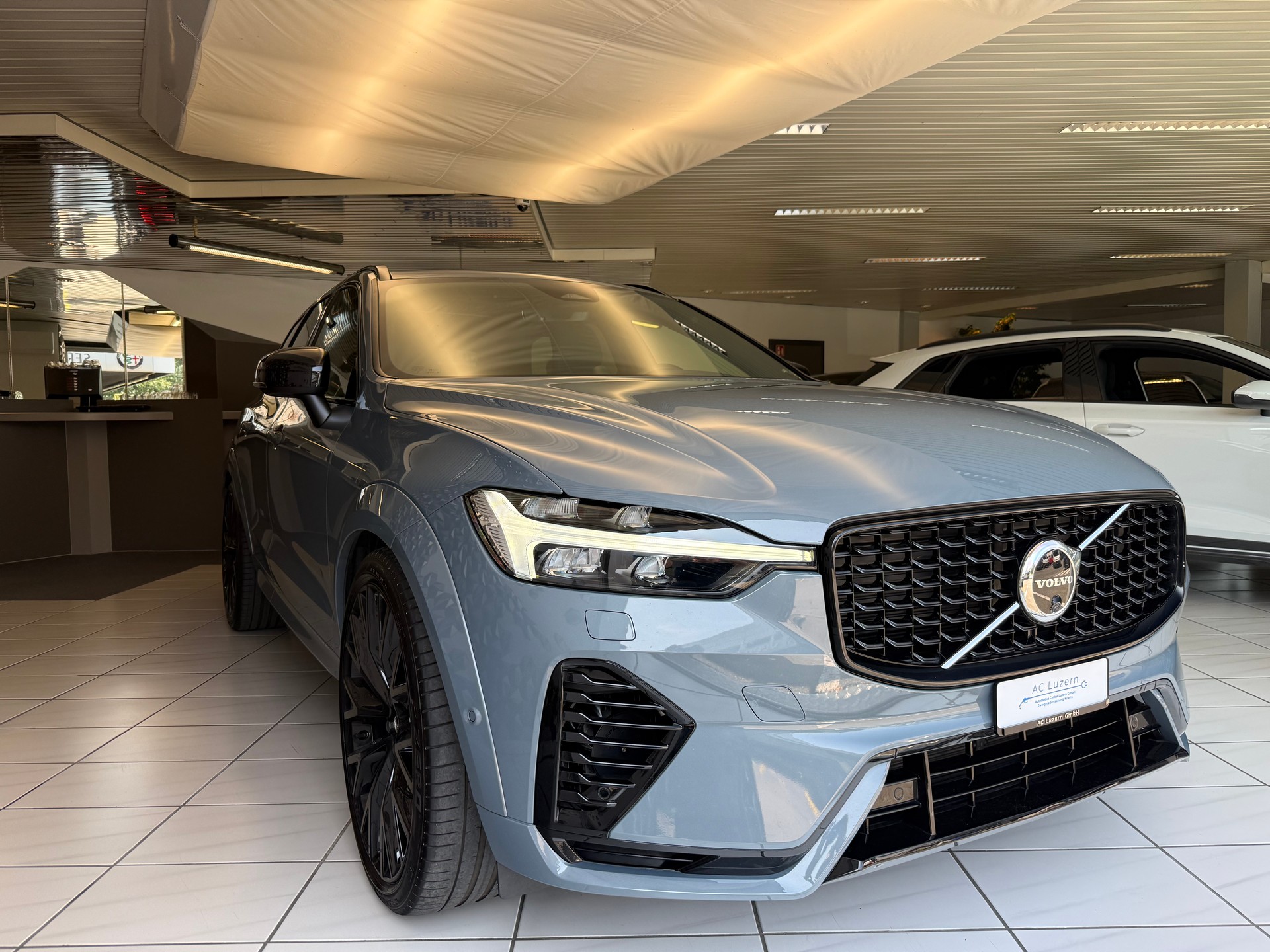 VOLVO XC60 T8 eAWD PluginHybrid Ultimate Dark Geartronic-showroom-element-3