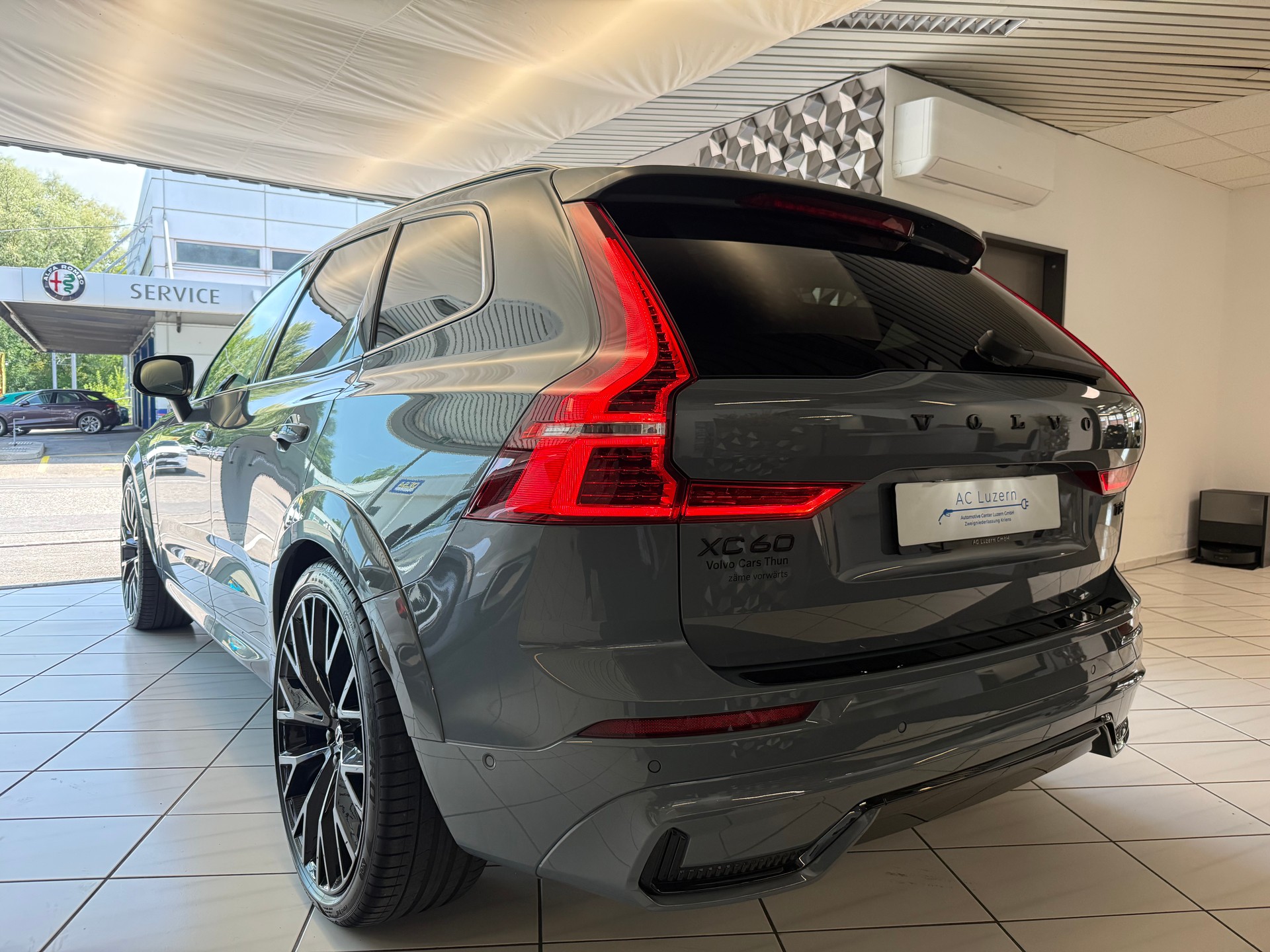 VOLVO XC60 T8 eAWD PluginHybrid Ultimate Dark Geartronic-showroom-element-1
