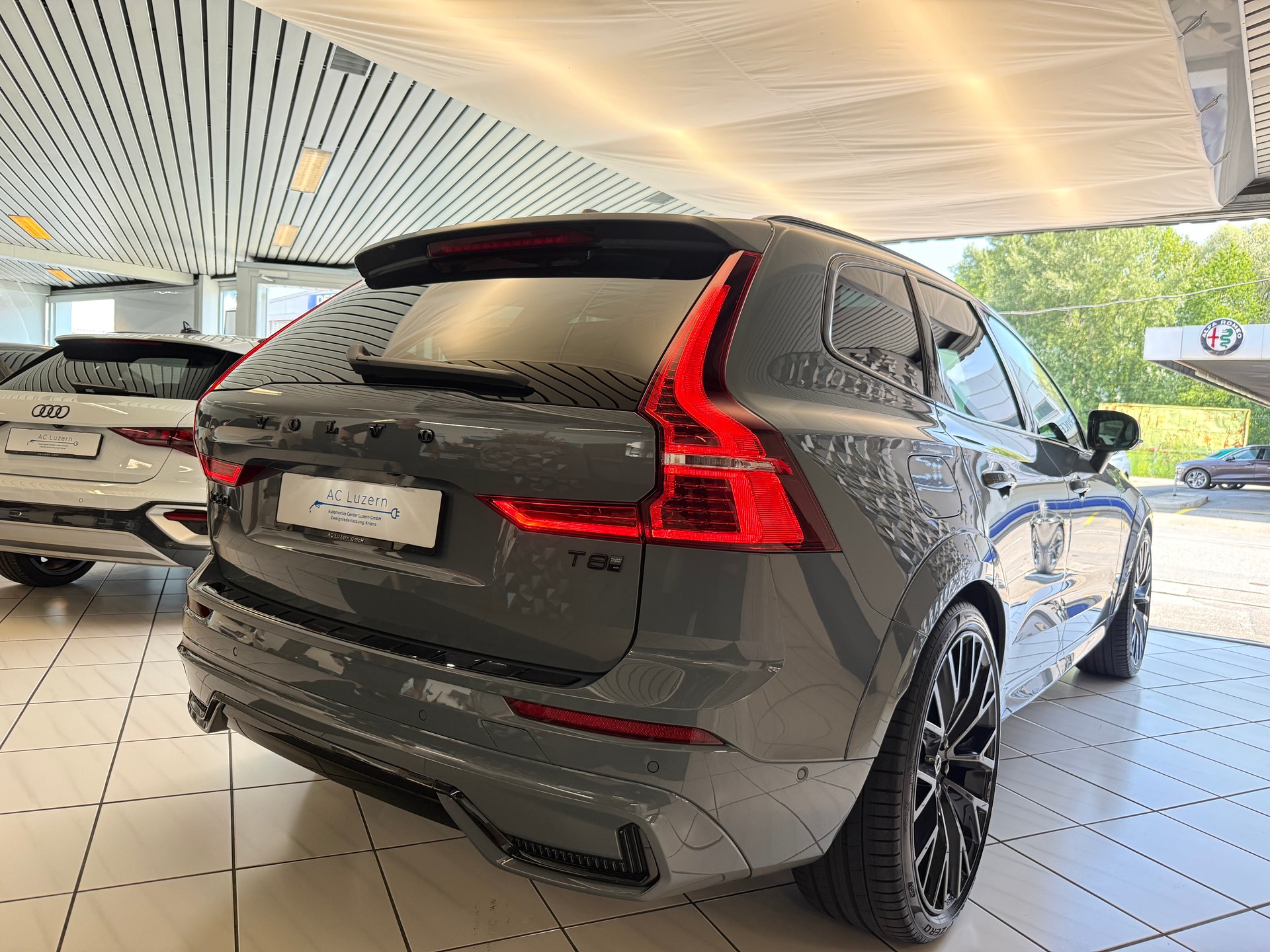 VOLVO XC60 T8 eAWD PluginHybrid Ultimate Dark Geartronic-showroom-element-2