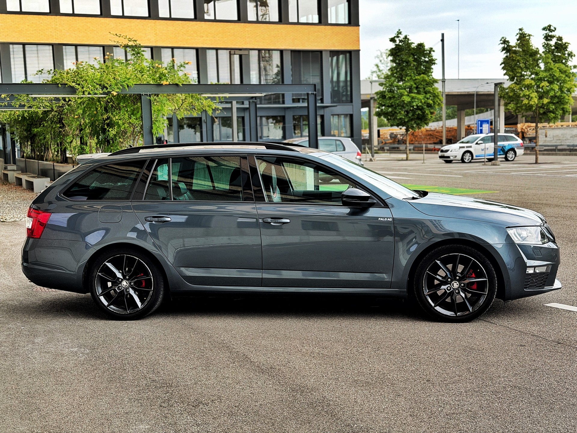 SKODA Octavia Combi 2.0 TDI RS 4x4 DSG-showroom-element-2